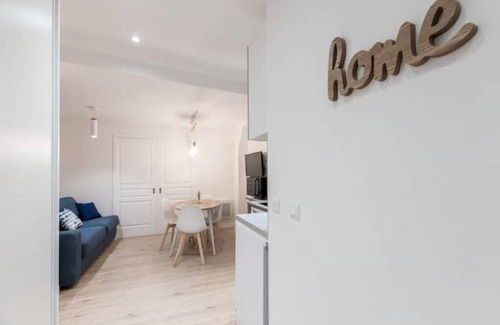 Ternes Apartment | Villa Poncelet - Suite J'adore, 2 Bdrs, Champs Elysées, A/C, Prime Location