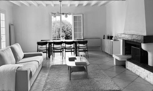 Chantecoq House | Villa Relax avec Piscine Privée à 90 min de Paris