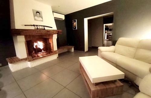Saint-Marcel-les-Valence Villa | Villa 'Greg' with Mountain View, Wi-Fi and Air Conditioning
