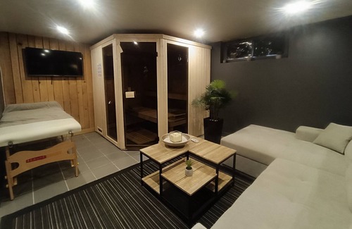 Saint-Marcel-les-Valence Villa | Villa 'Greg' with Mountain View, Wi-Fi and Air Conditioning