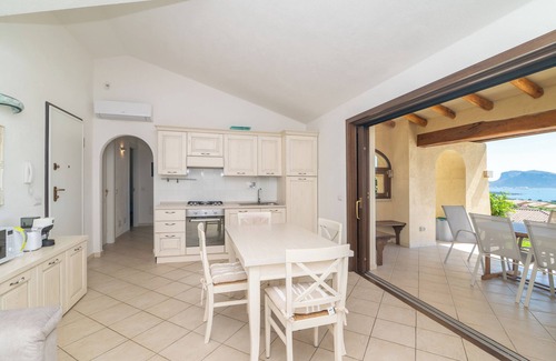 Golfo Aranci Villa | Villa 'Francesca' with Sea View, Wi-Fi and Air Conditioning