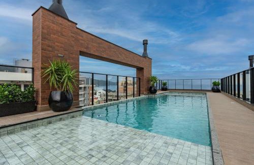 Bombas Apartment | Villa Francione 302 – Loft de Alto Padrão com Piscina no Rooftop e Vista Panorâmica, a Poucos Metros do Mar em Bombas.