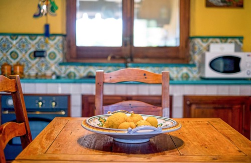 Sant'Agata di Militello Cottage | Villa Fratantoni con Accesso Diretto Alla Spiaggia