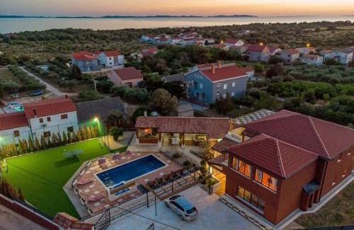 Vir Villa | Villa Frenky ZadarVillas