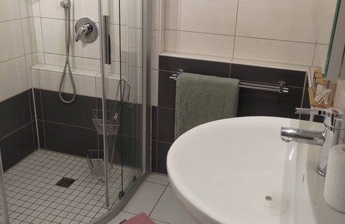 Bad Urach Apartment | Villa Freudenberg in Naturnahem Anwesen mit Super Aussicht Direkt an Wanderwegen