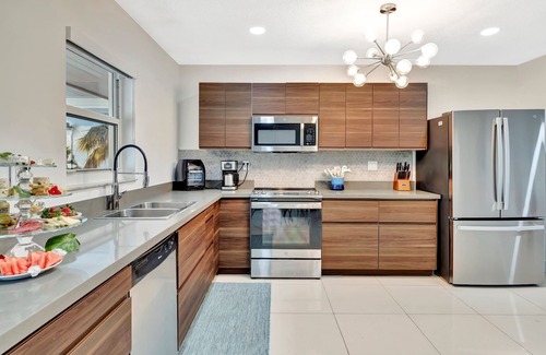 Fort Lauderdale House | Villa Ft Lauderdale XL Pool, playground, firepit, BBQ, beach, Family Paradise