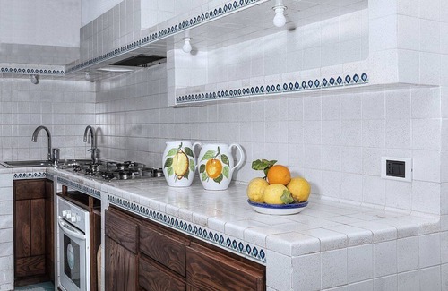 Positano Villa | Villa Galene: An elegant and welcoming two-story villa located in the center of Positano, with Free WI-FI.