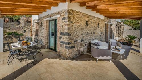 Trappitello Villa | VILLA GALLUS 6, Emma Villas
