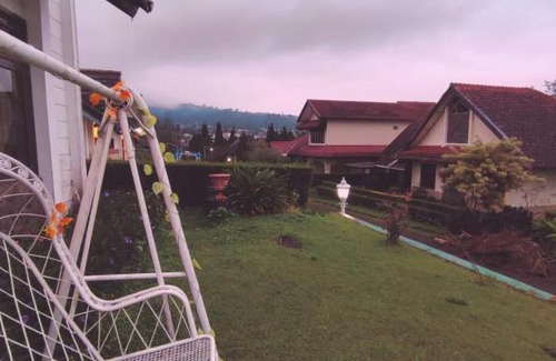 Cipanas Villa | Villa Gardenia & Amora Park Puncak Bogor