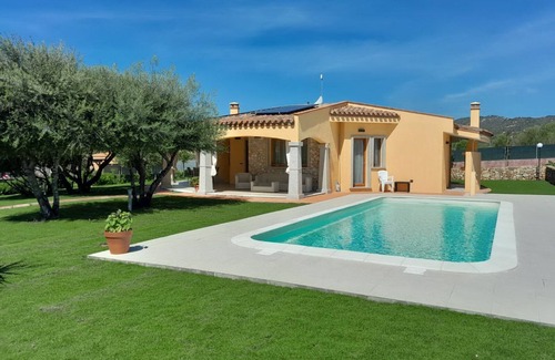 Costa Rei Villa | Villa 'Girasole' with Private Pool, Wi-Fi and Air Conditioning