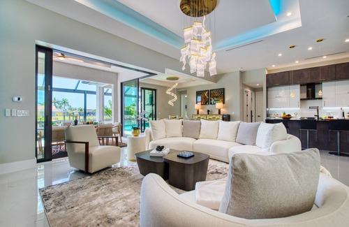 Pelican Villa | VILLA GRAND BAY ROYALE – HEATED POOL & SPA | GULF ACCESS | BOAT RENTAL + TOURS VOUCHER INCL.