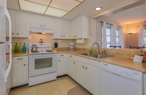 Venice Gardens House | Villa Grande - Spacious Tropical Home - Triple Lot Fenced Yard!