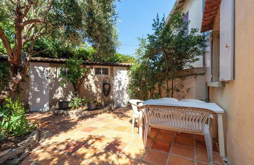 7th Arrondissement House | Villa Granier with Private Terrace, Private Garden, and Wi-Fi