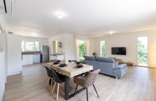 Berrias-et-Casteljau House | Villa Graveyron - Maison avec piscine privée