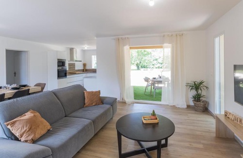 Berrias-et-Casteljau House | Villa Graveyron - Maison avec piscine privée
