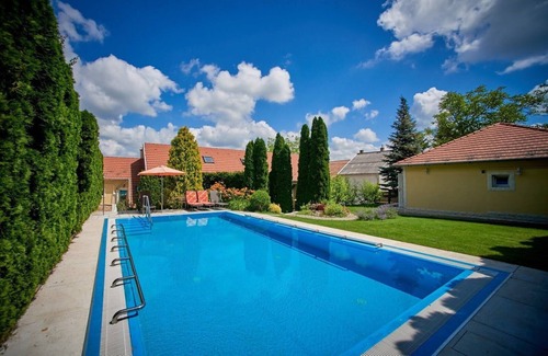 Szentendrei Villa | Villa GreenTree - Fully Refurbished in 2023