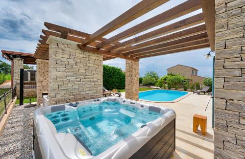 Vardica Villa | Villa Griota for 8 people near Umag with private pool, jacuzzi & sea view - pet friendly