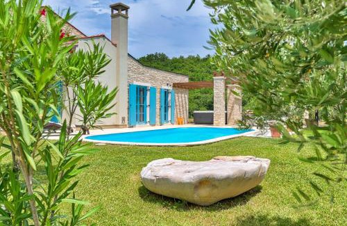 Vardica Villa | Villa Griota for 8 people near Umag with private pool, jacuzzi & sea view - pet friendly
