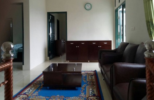 Cisarua Villa | Villa Griya Wira Karya ( Metha )