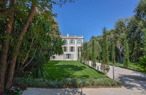 Antibes Villa | Villa Guide, 760m2, Atypique Cap D'Antibes Booking from Saturday to Saturday