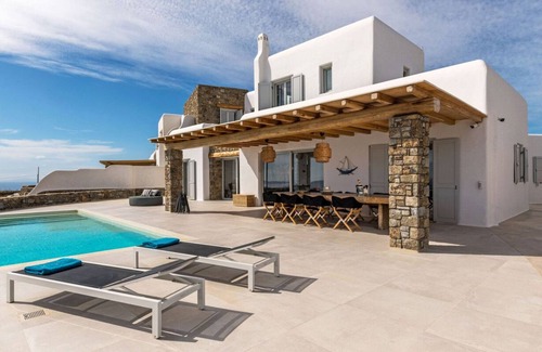 Agios Stefanos House | Villa Gwen perfect for friends or family in great location /beautiful views