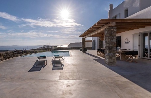 Agios Stefanos House | Villa Gwen perfect for friends or family in great location /beautiful views