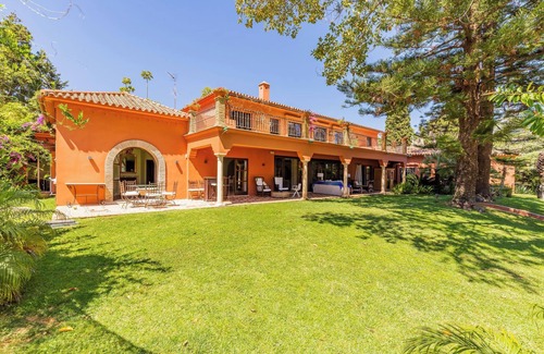 Guadalmina Villa | Villa 'Hacienda del Mar' with Sea View, Pool & Wi-Fi