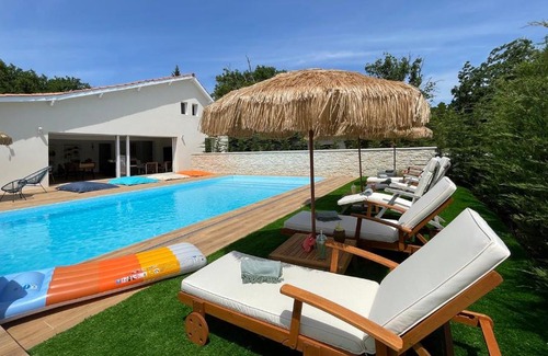 Saint-Medard-en-Jalles House | Villa Hakuna Matata - 4 étoiles climatisée avec piscine