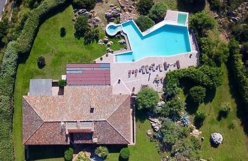Porto San Paolo Villa | Villa Halliv - infinity pool overlooking Tavolara bay
