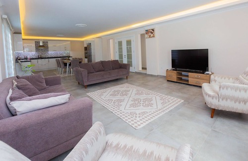 Dalyan City Center Villa | Villa Hanimeli 6 bedrooms all en suite with private pool & garden