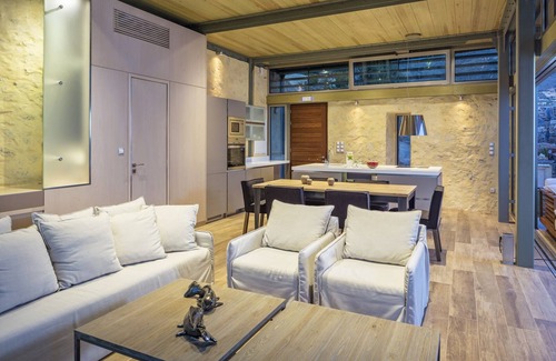 Livadia Villa | Villa Hermes - Extravagant, hideaway villa by the sea