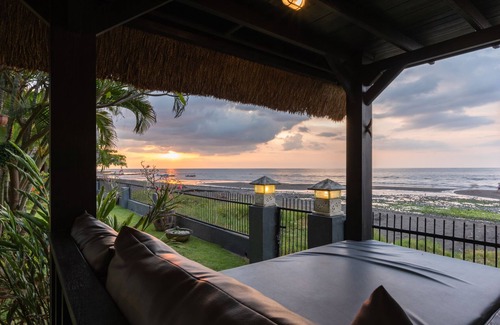 Banjartegehe Villa | Villa Hikume - Relax In A Private Beachfront Villa
