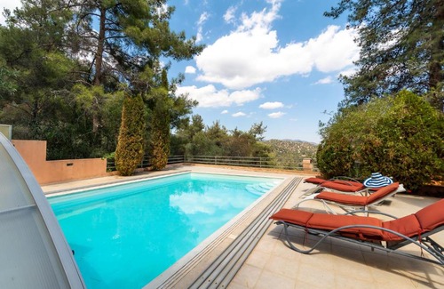 Vasa Koilaniou Villa | Villa Hillcrest Panorama by Ezoria Villas