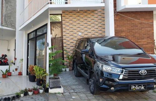 Dinoyo House | Villa Iblink"Aesthetic & Homely in Malang"