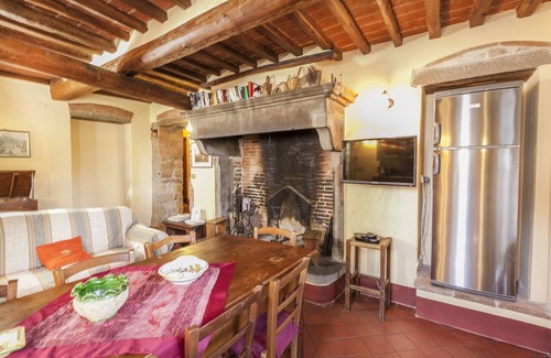 Montalla House | Villa il Giuggiolo, ancient country house with pool at Azienda Fontelunga