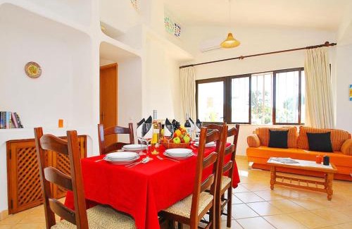 Areias de Sao Joao Villa | Villa in Albufeira near Praia da Oura Beach
