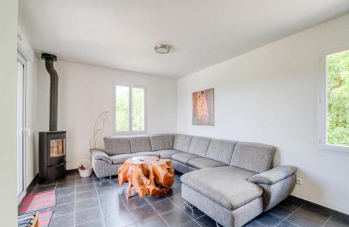 Sainte-Foy-de-Longas Villa | Villa in Aquitaine with Pool & BBQ