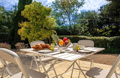 Riou - Petit Juas - Av de Grasse Villa | Villa in Cannes with 2 bedrooms sleeps 4