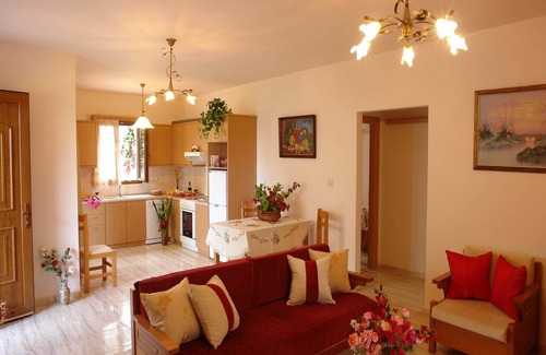 Rethymno House | Villa in Crete near Beach & Olive Trees