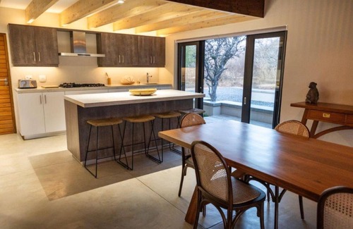 Hoedspruit House | Villa in Hoedspruit with a Jacuzzi
