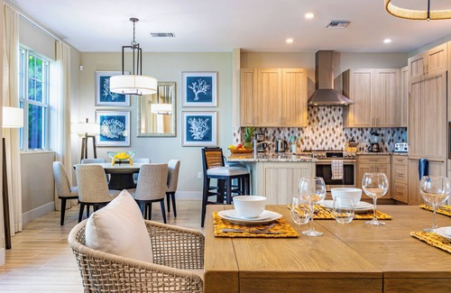 Rock Harbor Villa | Villa in Key Largo – Pool & Beach Club