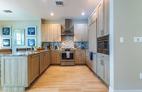 Rock Harbor Villa | Villa in Key Largo – Pool & Beach Club