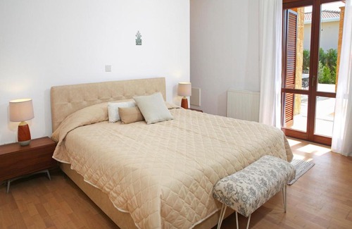 Aphrodite Hills Villa | Villa in Kouklia Sleeps 6 includes Swimming pool and Air Con 9