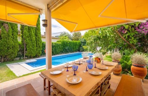 L'Escala Villa | Villa in L Escala with Private Pool & Beaches