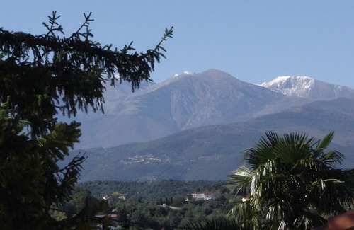Ceret Villa | Villa in La Campagne with beautiful swimming pool, three gardens and private enclosed parking.