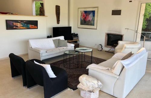 La Croix-Valmer Villa | Villa in La Croix-Valmer with Sea Views