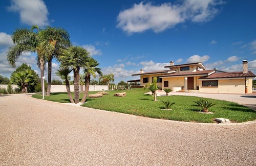 Melissano Villa | Villa in Melissano with 4 bedrooms sleeps 12