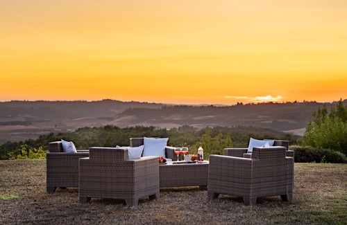 Peccioli House | Villa in Montelopio,Aircon,Pool,built on the ruin of a former medieval fortress