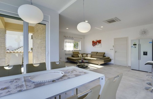 Peroj Villa | Villa in Peroj with Pool near Barbariga Beach