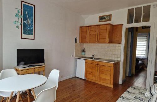 Penvenan Apartment | Villa in Port Blanc with Sea View